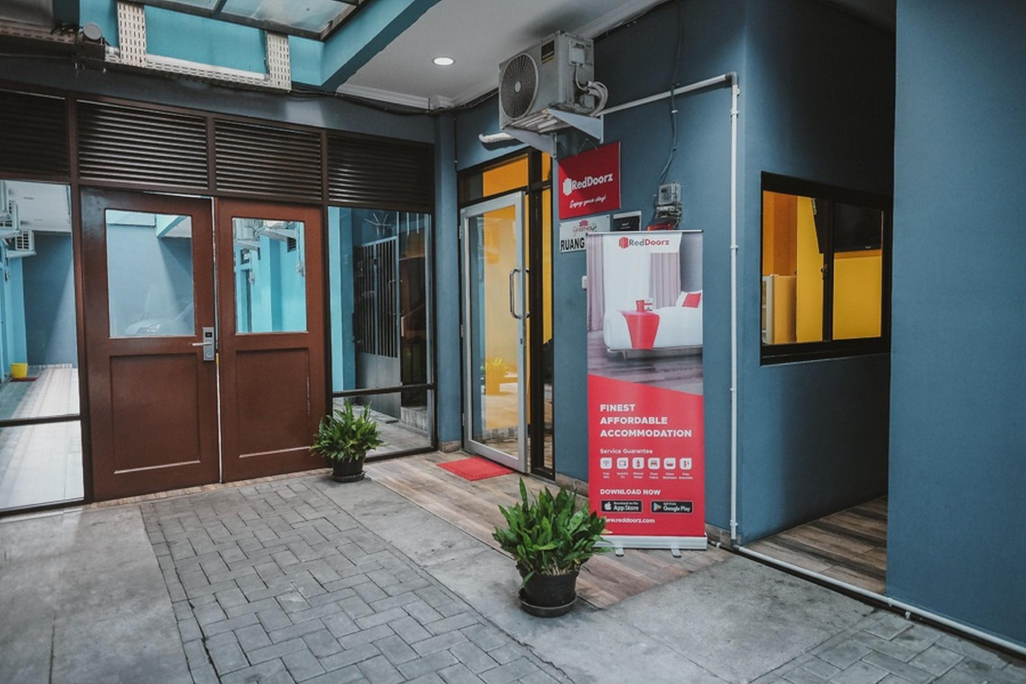 Hotel RedDoorz near RSUD Koja Jakarta Exterior foto